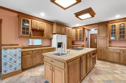 Kitchen - 576 Apache Trl, Chatsworth, GA 30705 photo 6 of 6