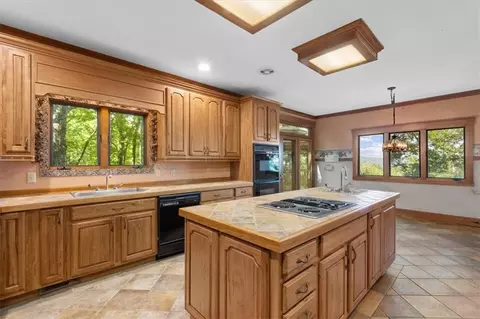 Kitchen - 576 Apache Trl, Chatsworth, GA 30705 photo 2 of 6