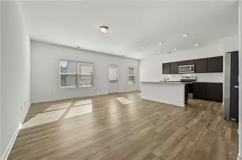 Living - 1102 Lossie Ln, Grayson, GA 30017 photo 1 of 4