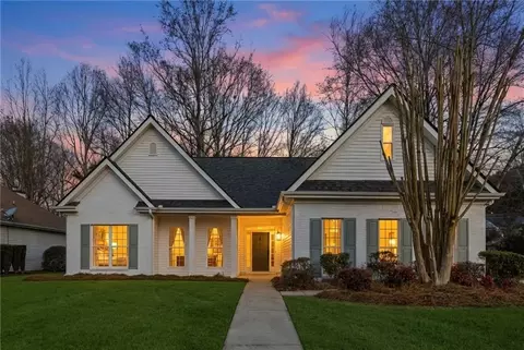 5400 Three Lakes Ct, Flowery Branch, GA 30542