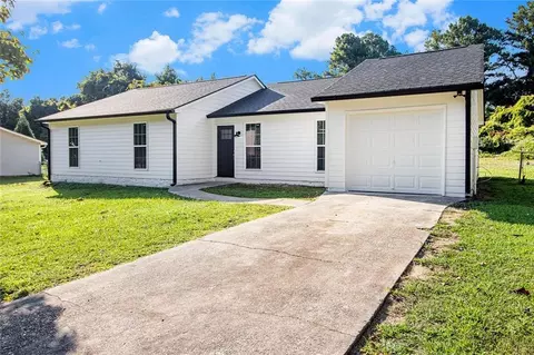 316 River Chase Dr, Jonesboro, GA 30238
