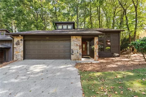 130 Lakeview Rdg W, Roswell, GA 30076