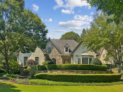 5318 Brooke Farm Dr, Dunwoody, GA 30338