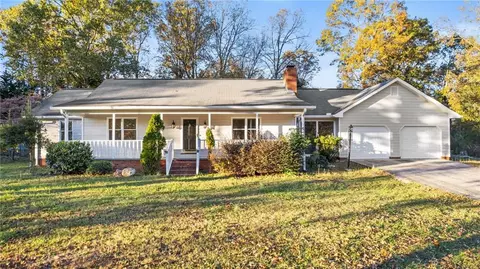 16 Timberwood Dr SE, Silver Creek, GA 30173