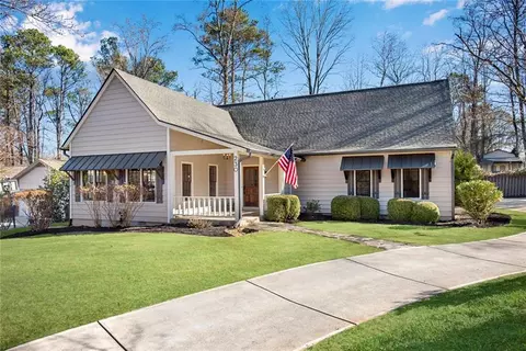 230 Birchfield Dr, Marietta, GA 30068