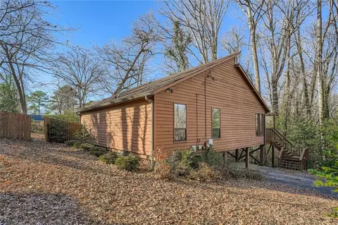 535 Balfour Dr, Decatur, GA 30032