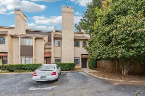 707 Roswell Landings Dr, Roswell, GA 30075