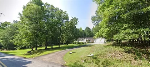 208 Lakeshore Dr, Jefferson, GA 30549