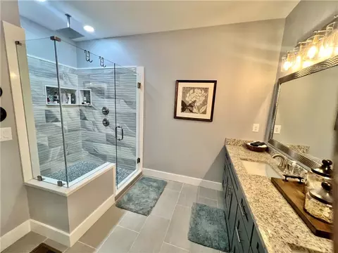 Bath - 566 Clinton Dr, Temple, GA 30179 photo 3 of 5