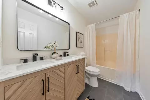 Bath - 334 Fallview Dr, Mcdonough, GA 30253 photo 1 of 4