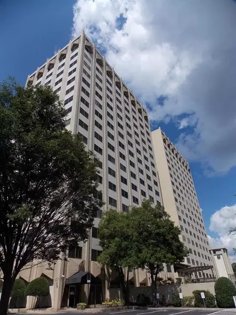 2479 Peachtree Rd NE #1703, Atlanta, GA 30305