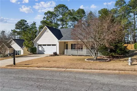 392 Clarion Rd, Lawrenceville, GA 30043