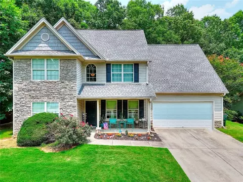 2314 Robin Dr, Loganville, GA 30052