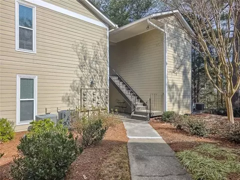 2214 Lake Pointe Cir, Roswell, GA 30075
