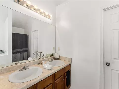 Bath - 11950 Markham Way, Hampton, GA 30228 photo 2 of 5