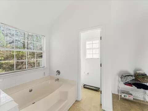 Bath - 11950 Markham Way, Hampton, GA 30228 photo 3 of 5