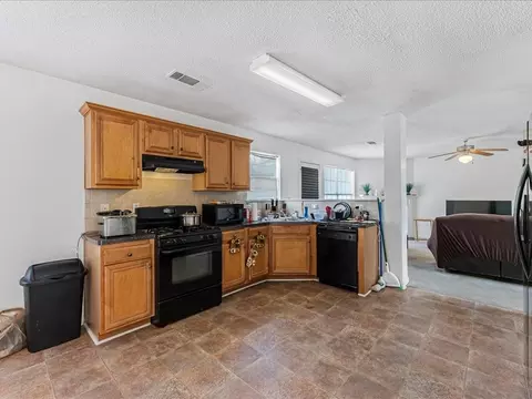 Kitchen - 11950 Markham Way, Hampton, GA 30228 photo 1 of 2