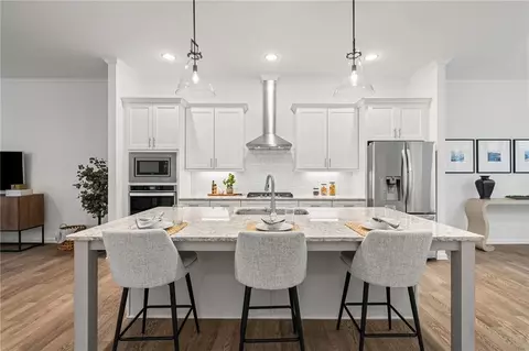 15 Lochurst Ln, Roswell, GA 30076