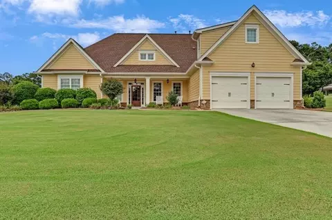 1006 Silver Thorne Dr, Loganville, GA 30052