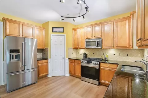 Kitchen - 715 Moonlight Way, Suwanee, GA 30024 photo 2 of 2