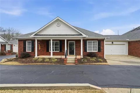 102 Courtyard Ln, Woodstock, GA 30189