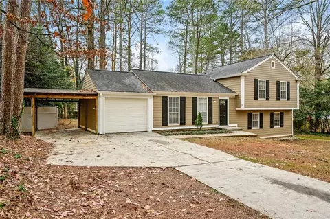 107 Parkview Dr, Stockbridge, GA 30281