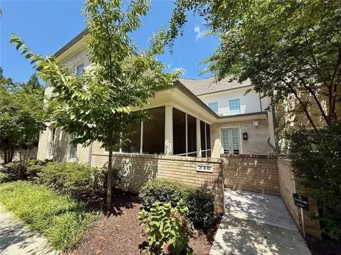 240 Clover Ct, Roswell, GA 30075