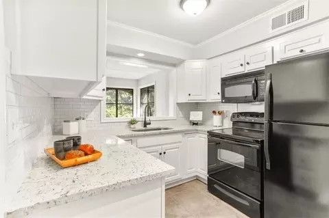 61 Lamsden Ln NW, Atlanta, GA 30327