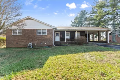 3750 Robinson Dr, Oakwood, GA 30566