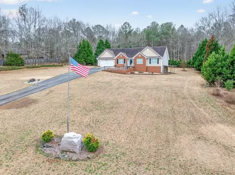 3910 Pineybrook Dr, Loganville, GA 30052