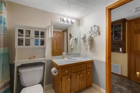 Bath - 125 Circle Dr, Hampton, GA 30228 photo 1 of 3