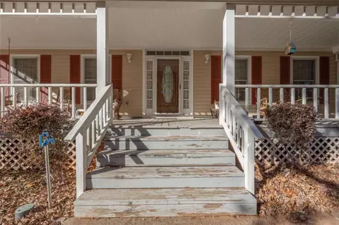 Exterior - 125 Circle Dr, Hampton, GA 30228 photo 3 of 8
