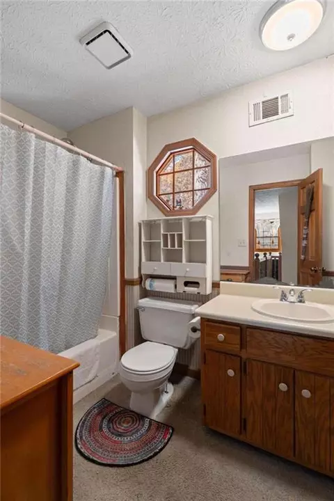 Bath - 125 Circle Dr, Hampton, GA 30228 photo 3 of 3