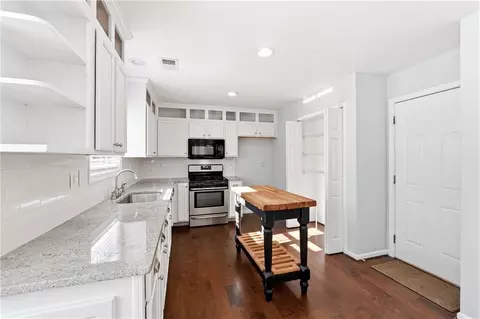 Kitchen - 3021 Heatherbrook Trce, Canton, GA 30114 photo 2 of 4