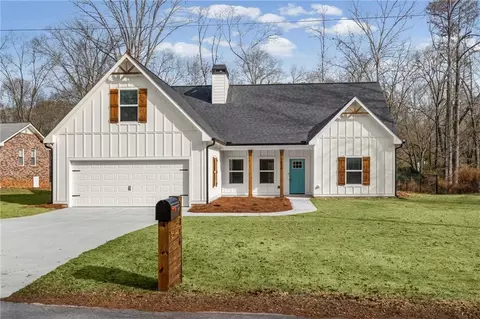 1816 Oak Spring St, Statham, GA 30666