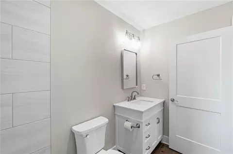 Bath - 1816 Oak Spring St, Statham, GA 30666 photo 4 of 5