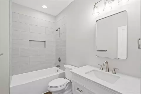 Bath - 1816 Oak Spring St, Statham, GA 30666 photo 1 of 5