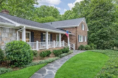 690 Fair Oaks Mnr, Atlanta, GA 30327