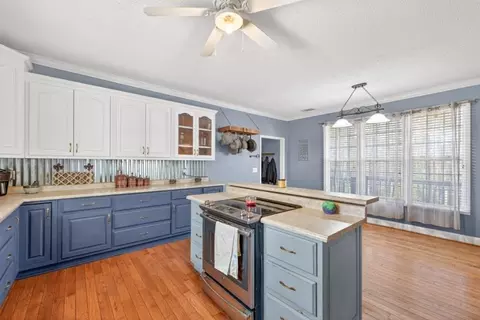 Kitchen - 579 Mccarty Dodd Rd, Colbert, GA 30628 photo 6 of 7