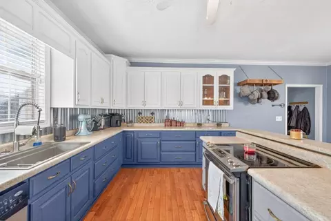 Kitchen - 579 Mccarty Dodd Rd, Colbert, GA 30628 photo 5 of 7
