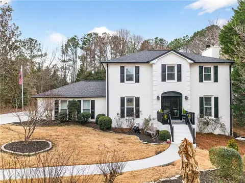 325 Saddle Creek Cir, Roswell, GA 30076