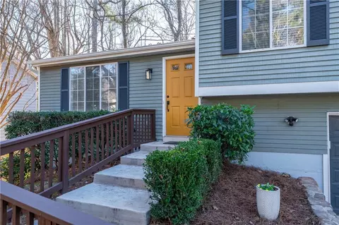 6734 Graves Mill Dr, Norcross, GA 30093
