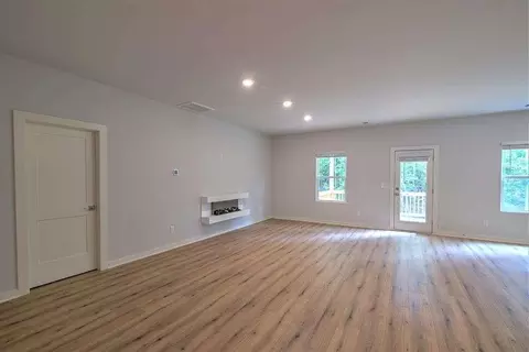 132 Post Oak Dr, Jackson, GA 30233 photo 8