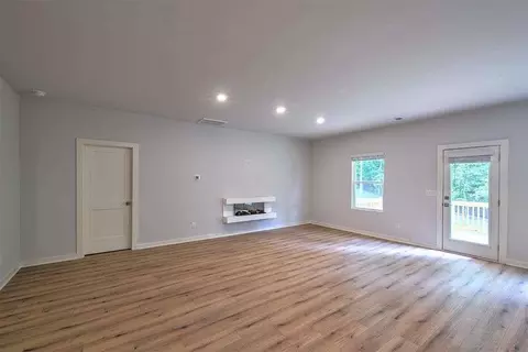 132 Post Oak Dr, Jackson, GA 30233 photo 9