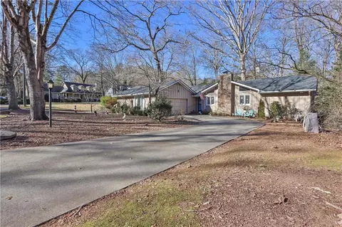 1474 Lakeshore Cir, Gainesville, GA 30501