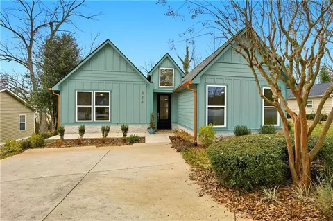 934 Zion Cir, Roswell, GA 30075