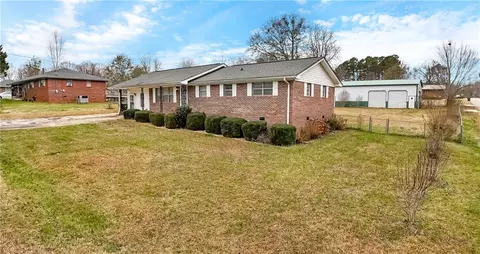 5563 Pine St, Lula, GA 30554