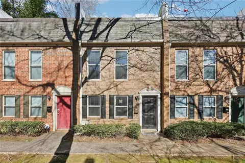 125 N River Dr #G, Atlanta, GA 30350