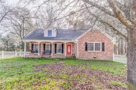 521 W John Hand Rd, Cedartown, GA 30125