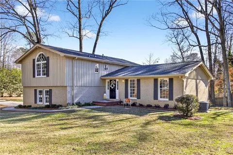 5121 Davantry Dr, Dunwoody, GA 30338